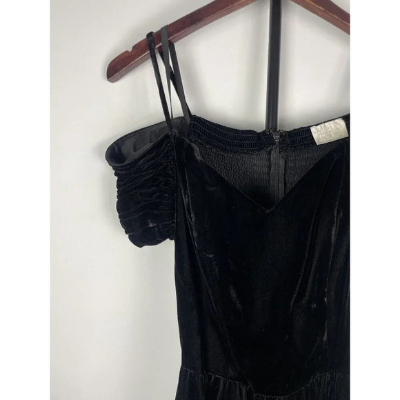 Vintage Moda Intl Black Velvet Goth Off Shoulder Witchy Fit & Flare Dress Size S - Picture 2 of 8
